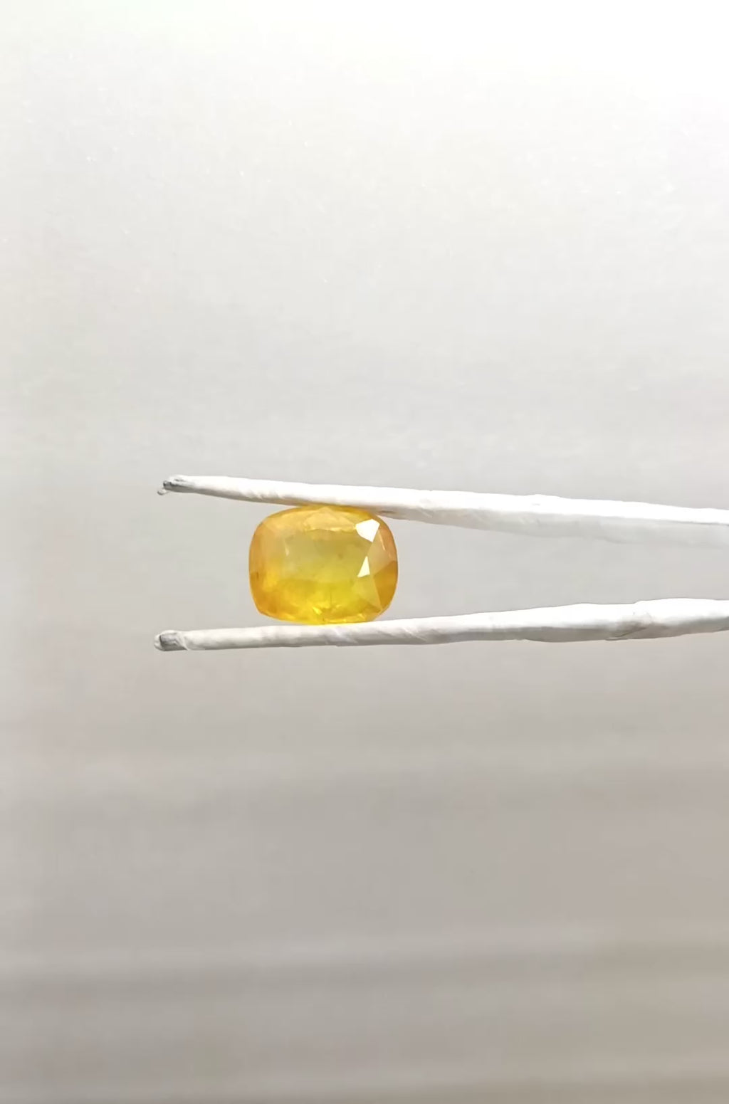 Bangkok Pukhraj 11.82 Carat